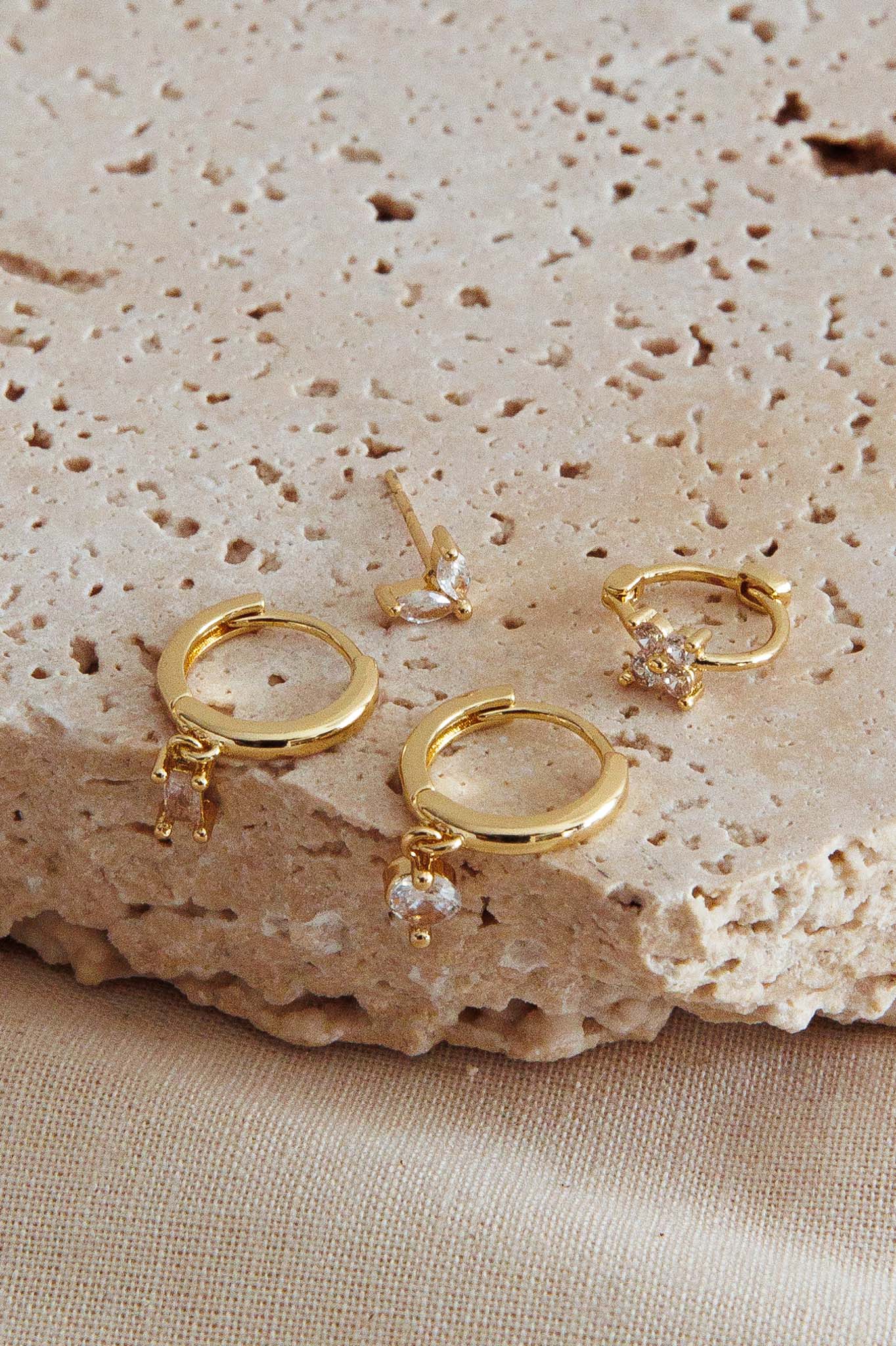Accent Earrings Crystal Treasures Gold