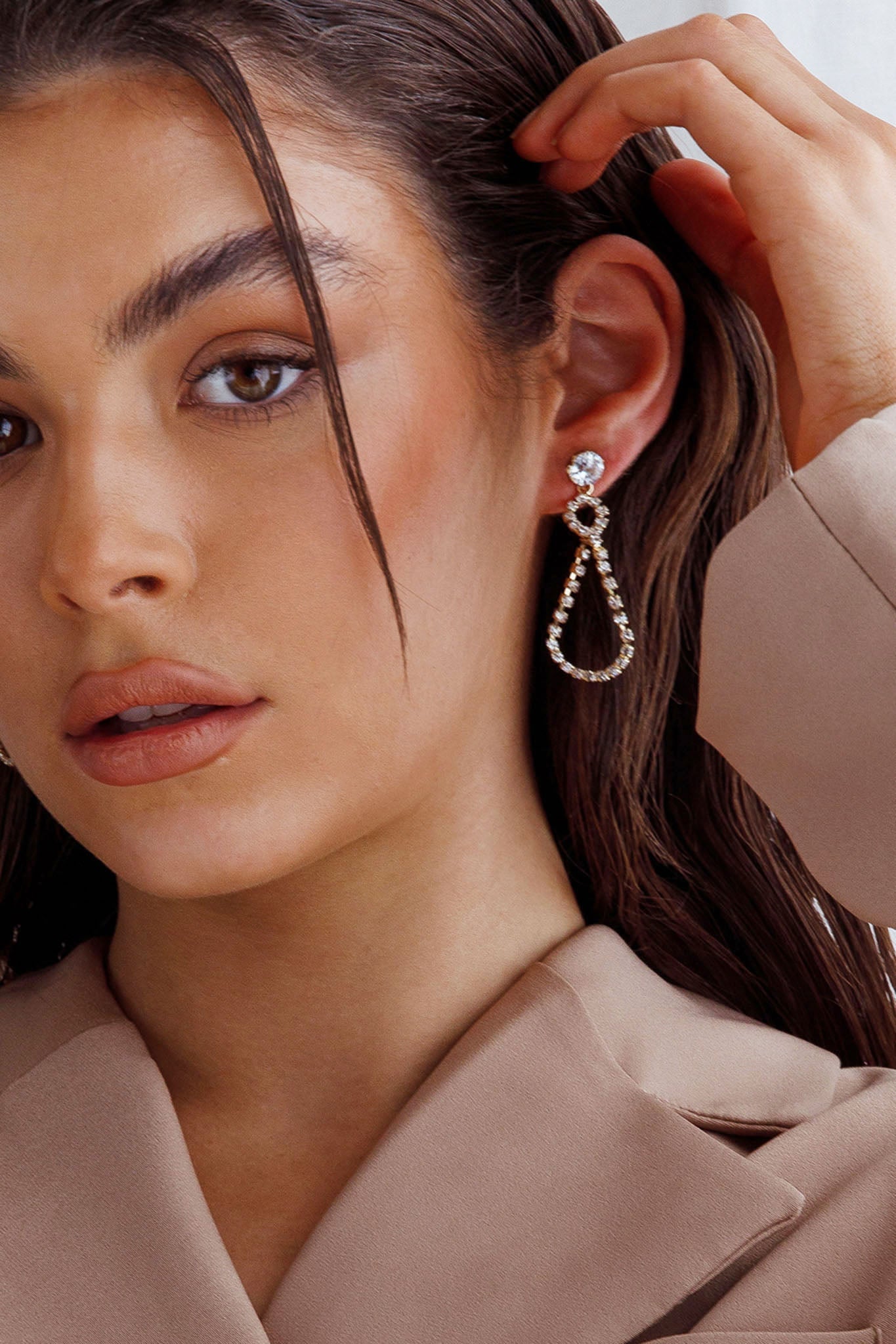 Ava earrings in gold crystal