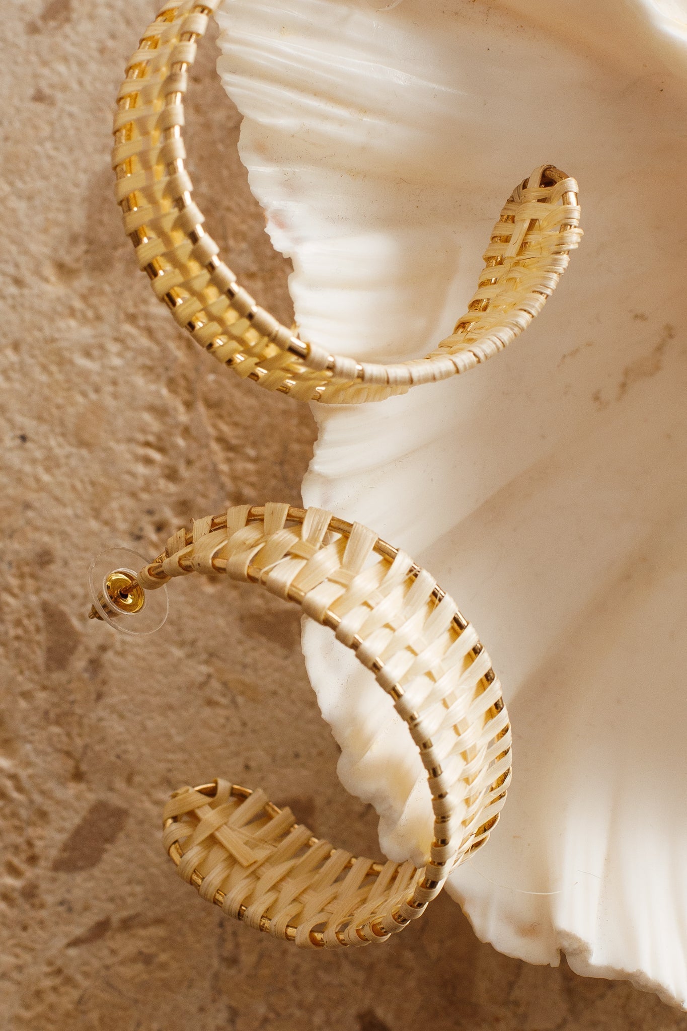 Beige rattan earrings Trinidad
