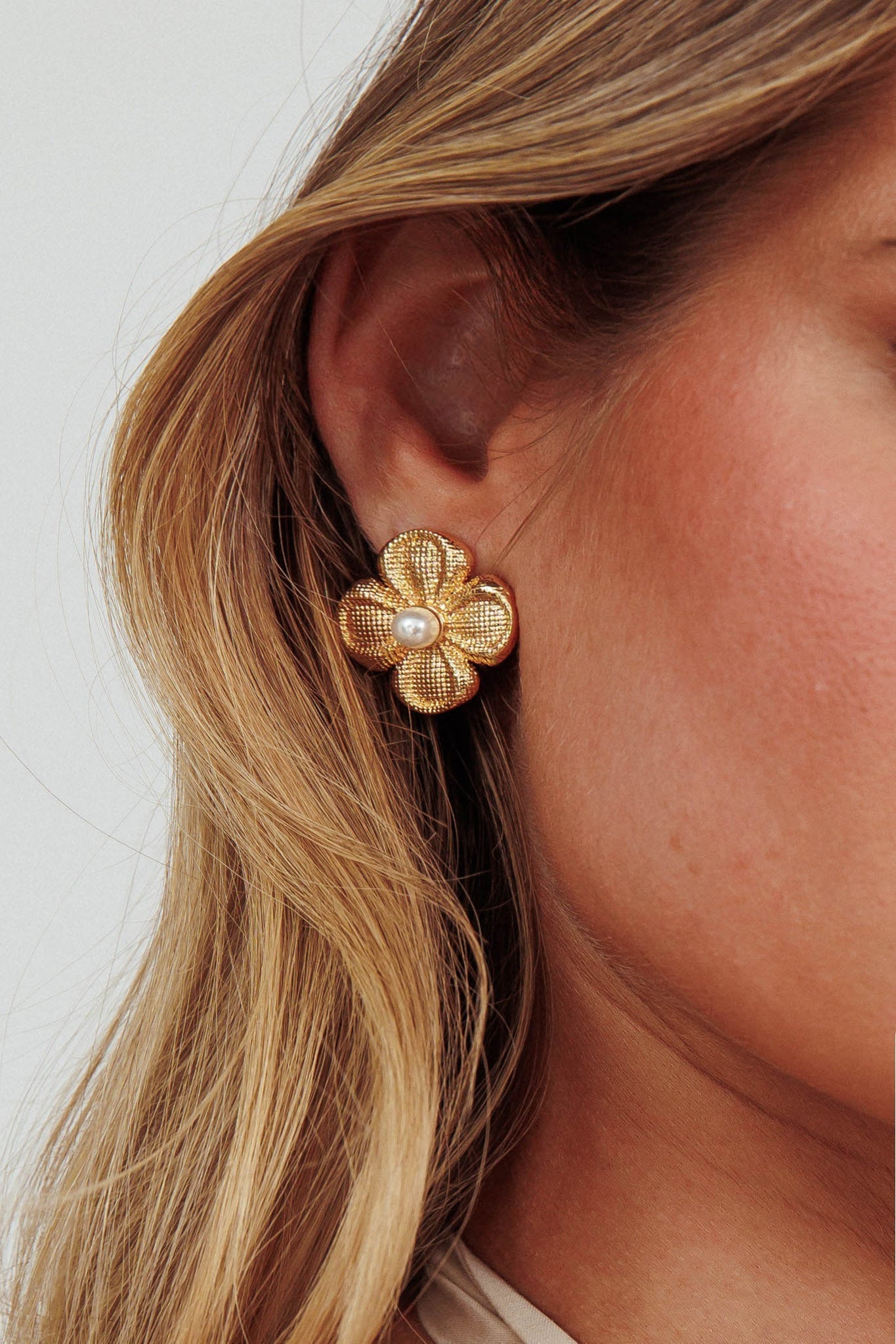 Flower Power Earrings Pearls Gold
