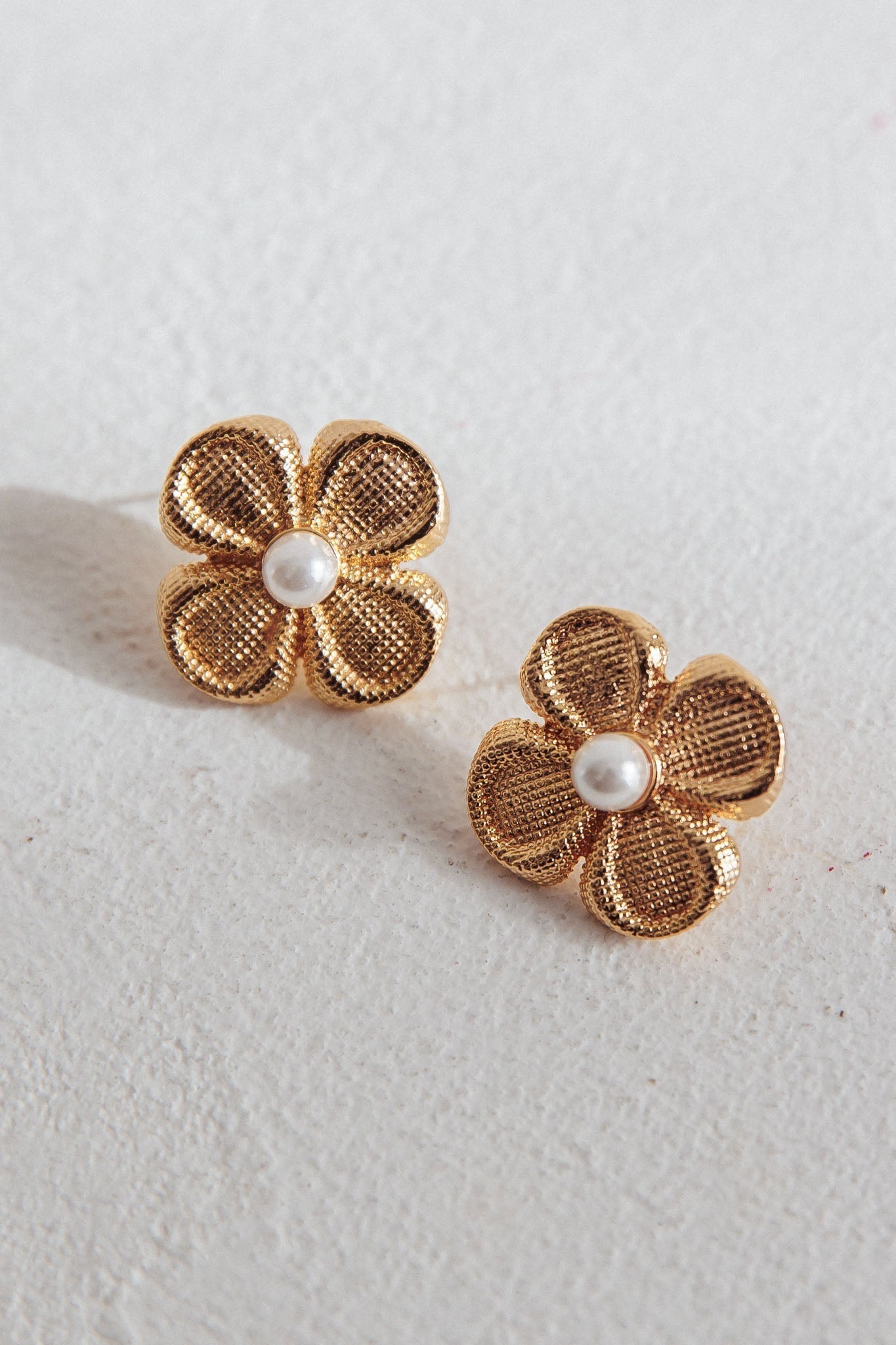 Flower Power Earrings Pearls Gold
