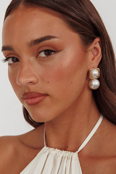 Clara earrings with gold square pearls