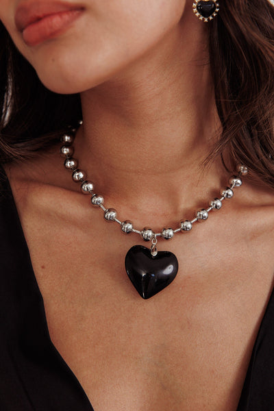 Grand Heart Necklace in Silver Pearls Black Lion