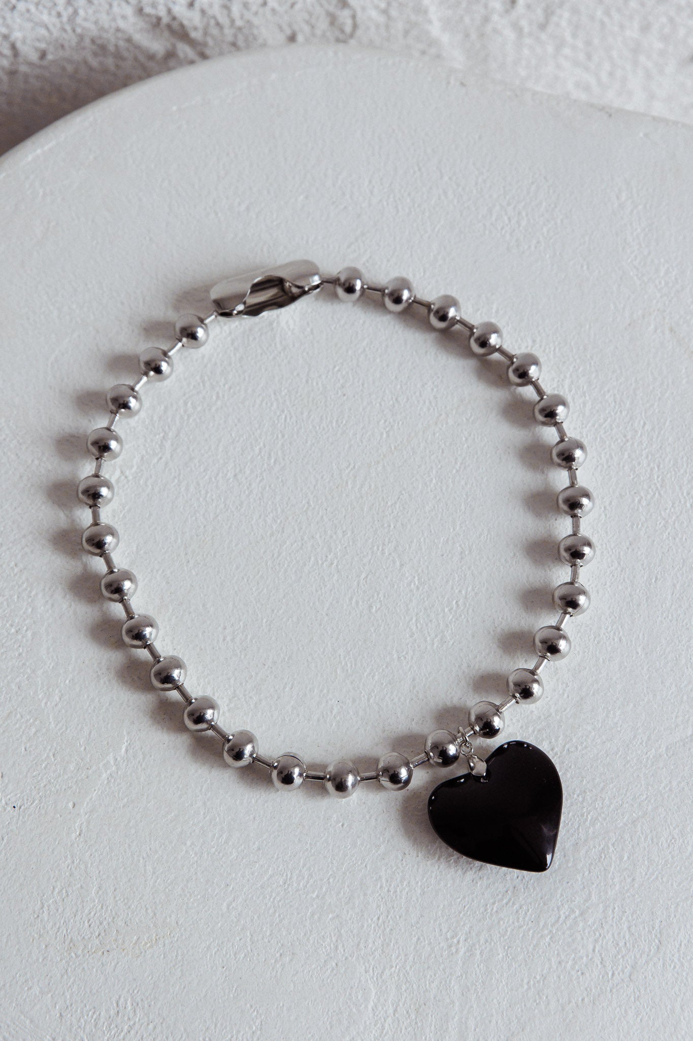 Grand Heart Necklace in Silver Pearls Black Lion