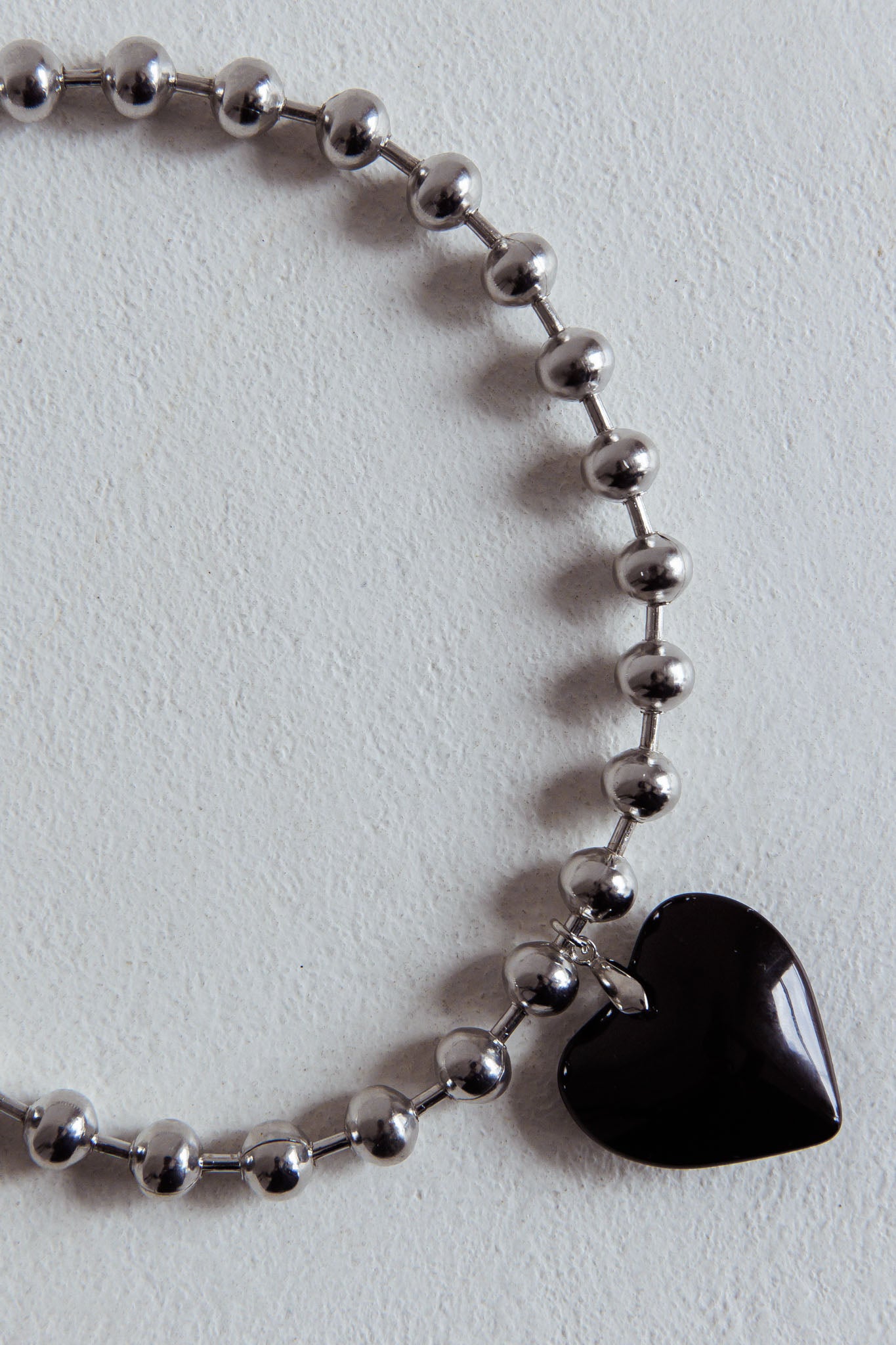 Grand Heart Necklace in Silver Pearls Black Lion