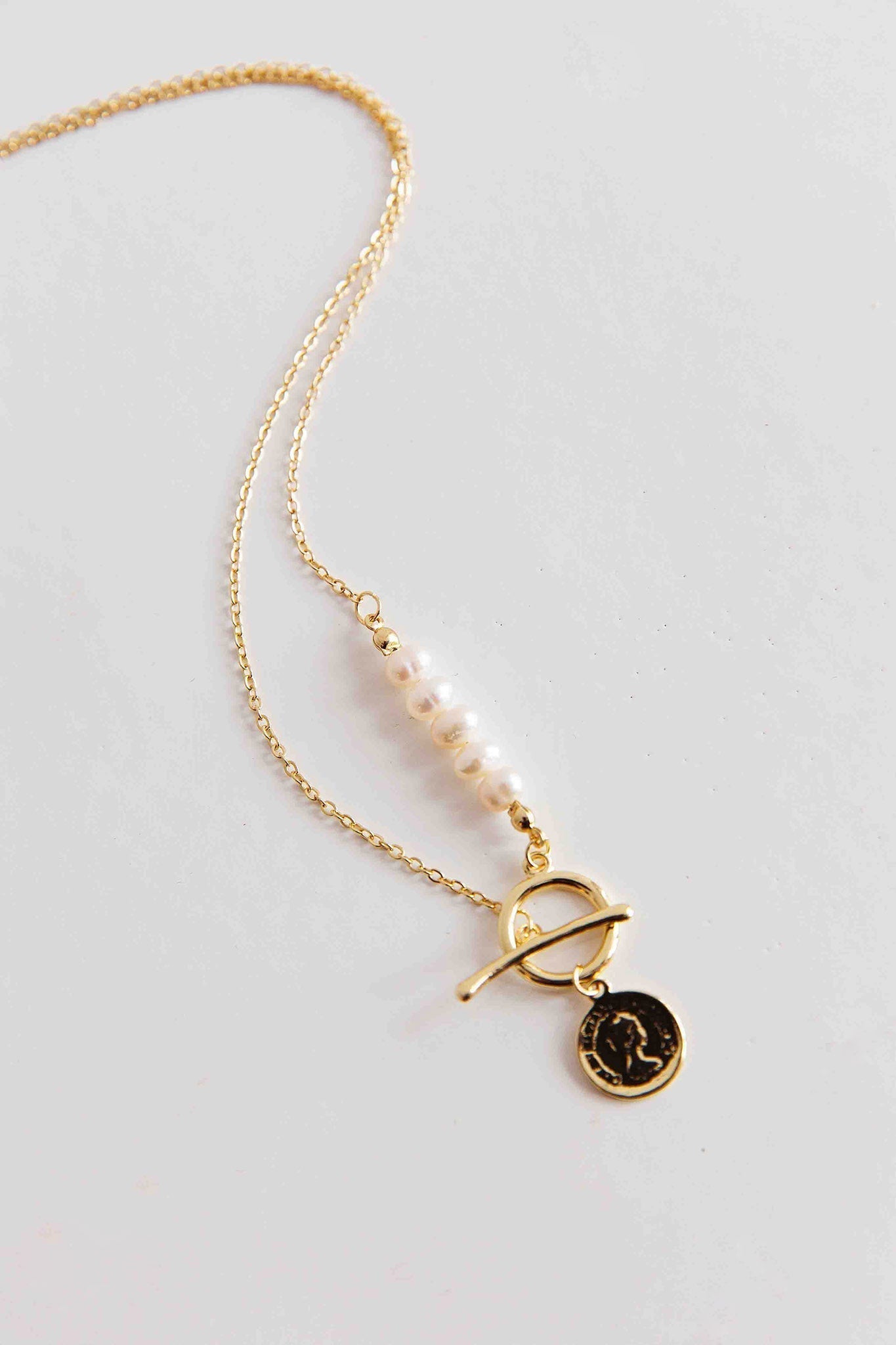 Meliza Necklace with Pearls and Golden Components