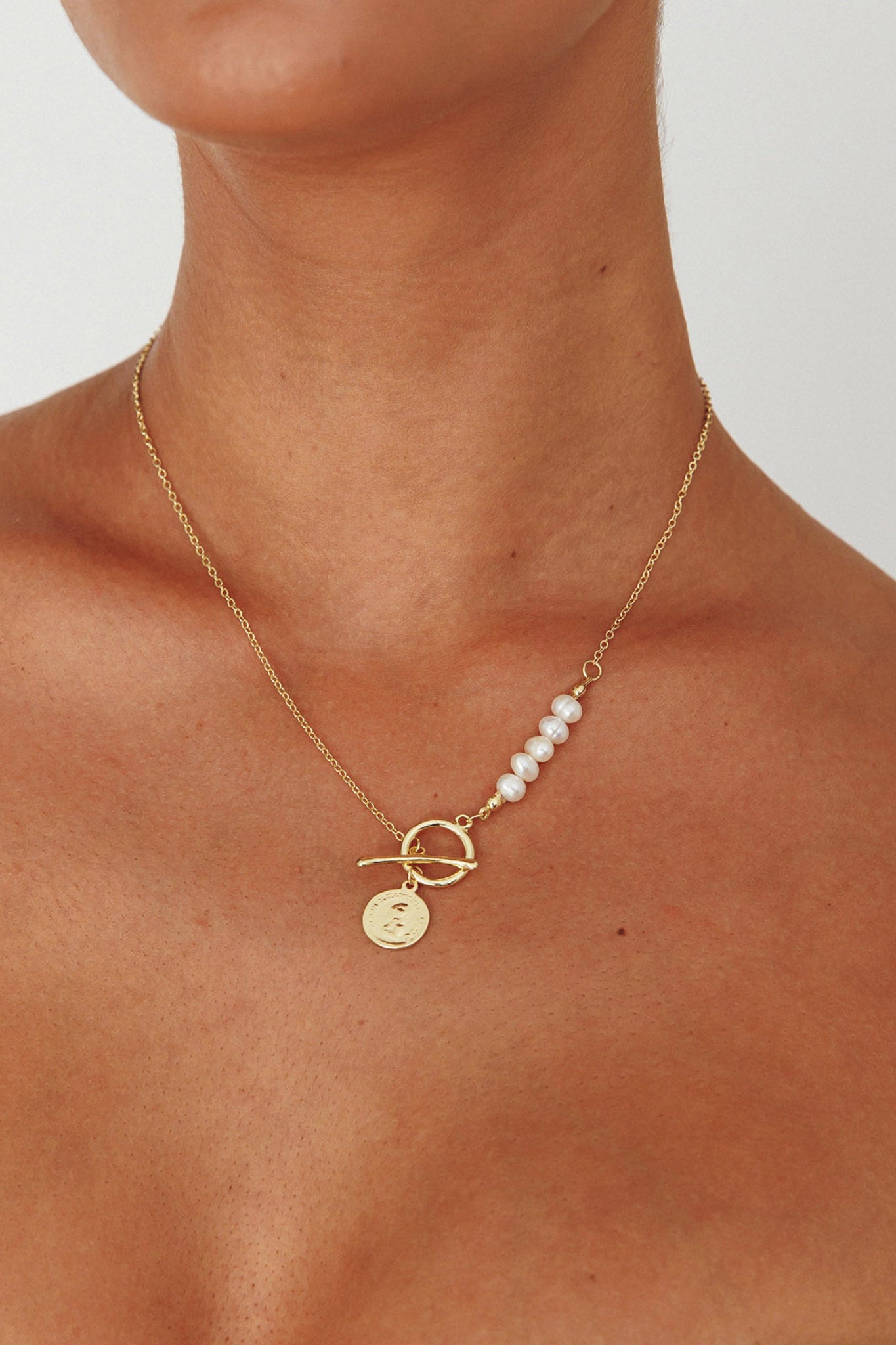 Meliza Necklace with Pearls and Golden Components