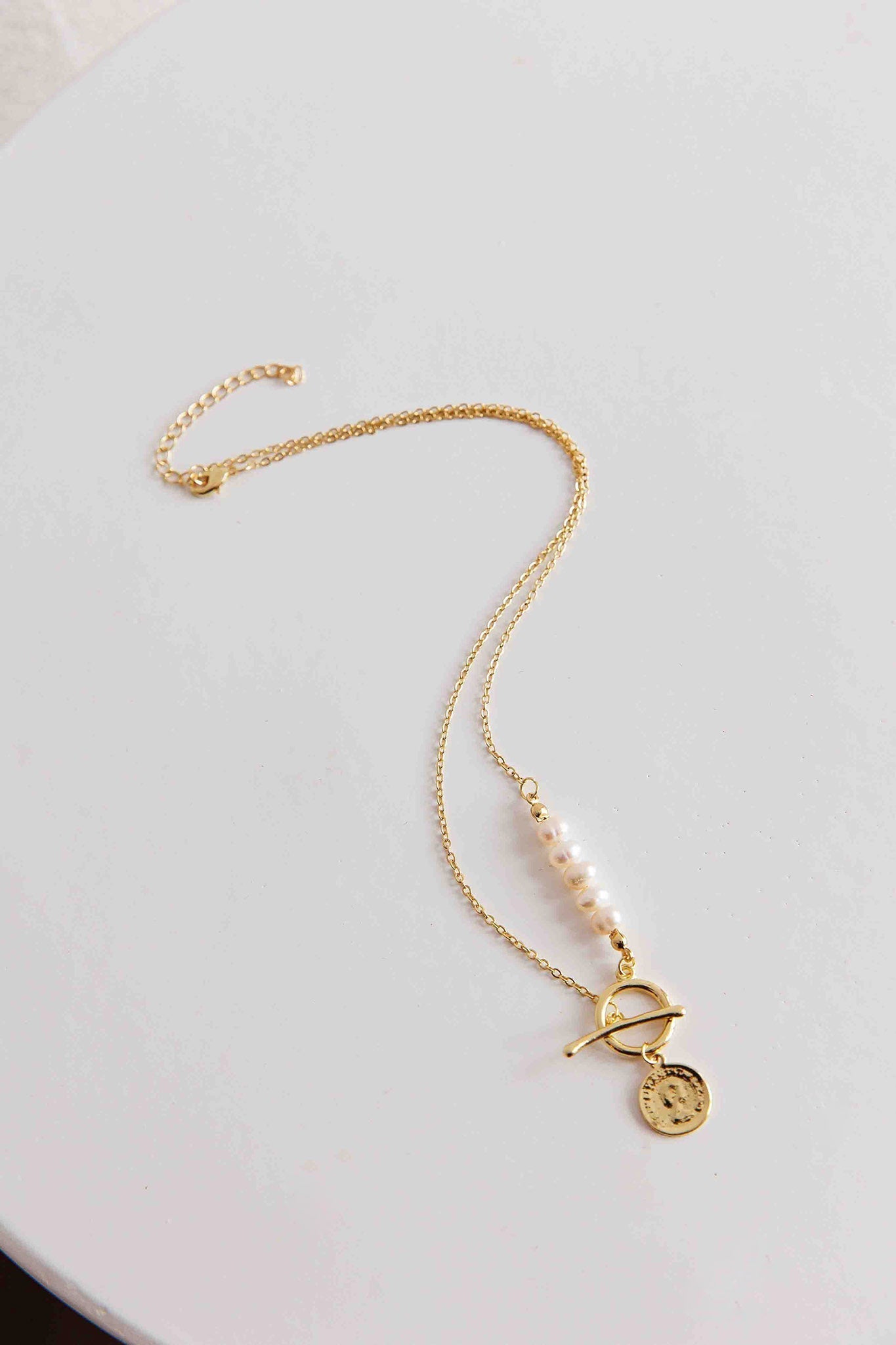 Meliza Necklace with Pearls and Golden Components