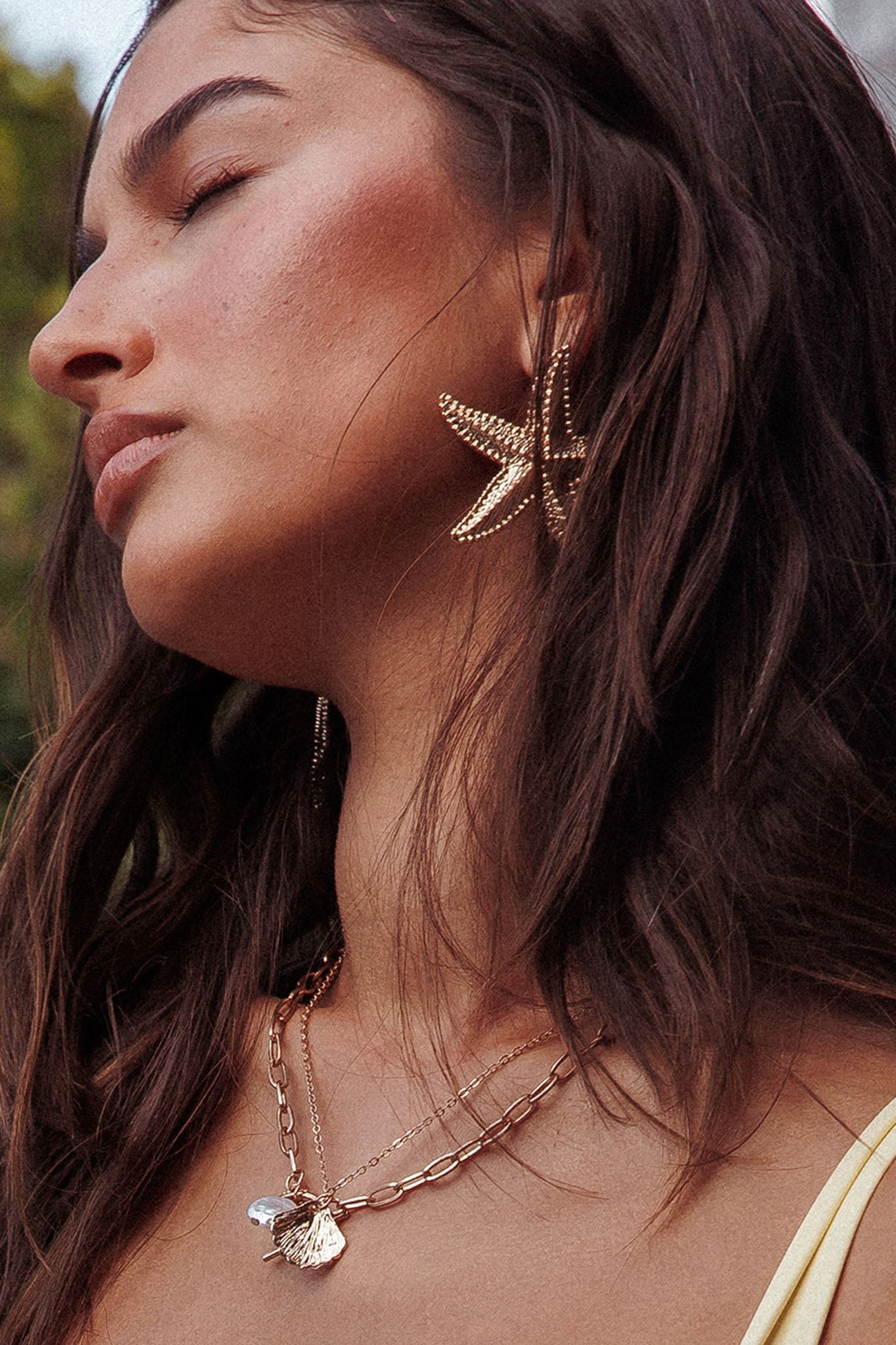 Delphin Hanging Starfish Earrings in Gold