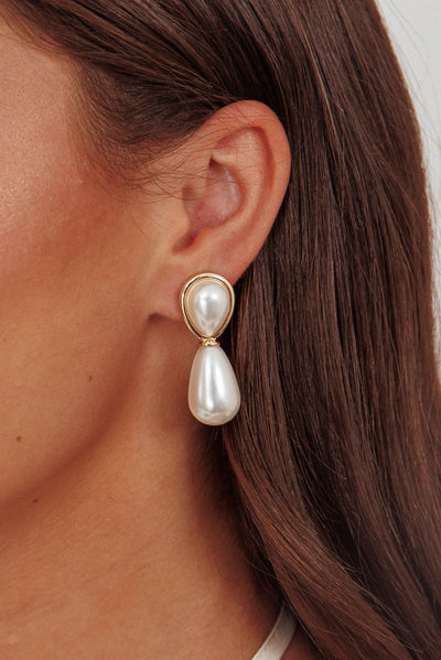 Elizabeth drop earrings in gold and pearl