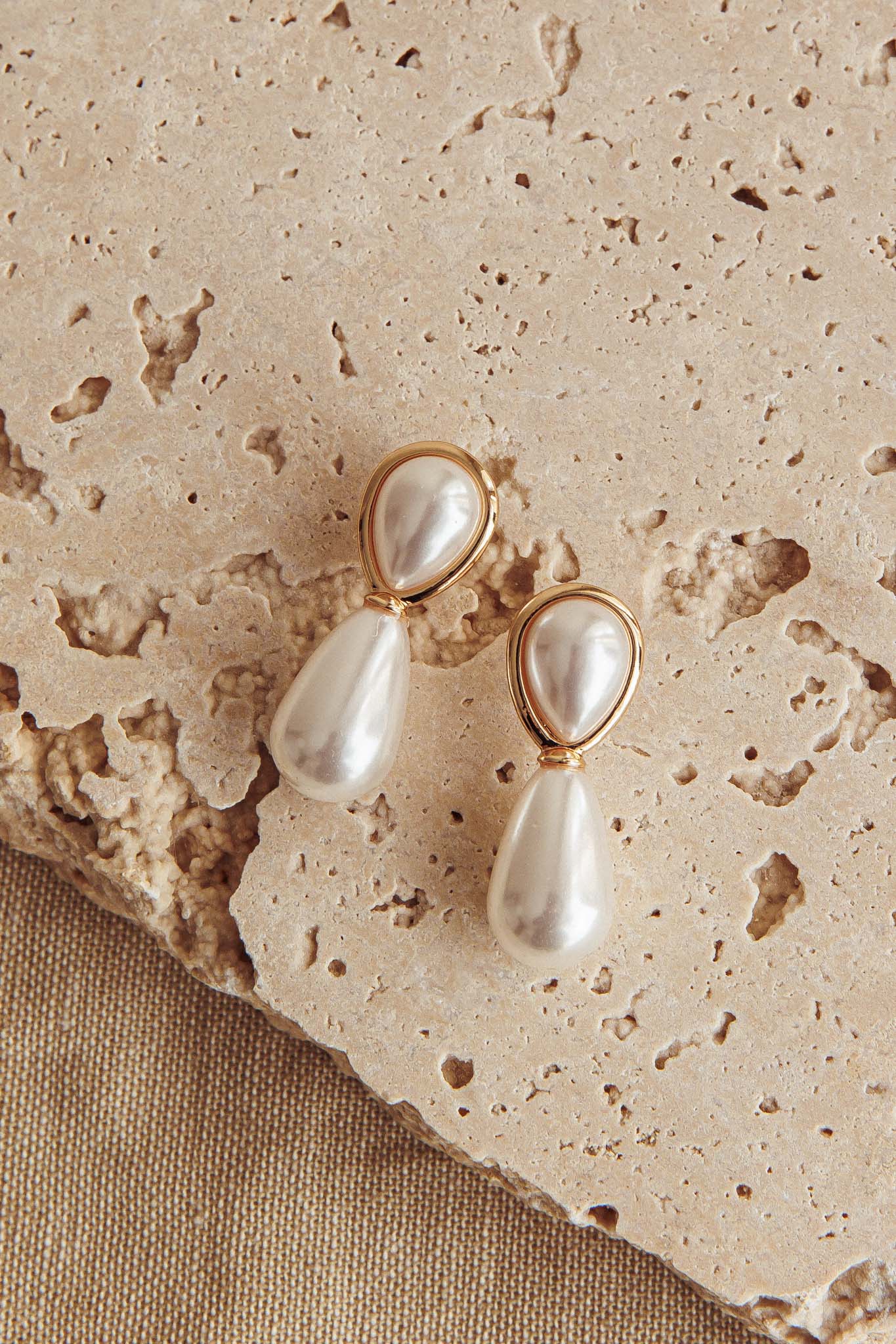 Elizabeth drop earrings in gold and pearl