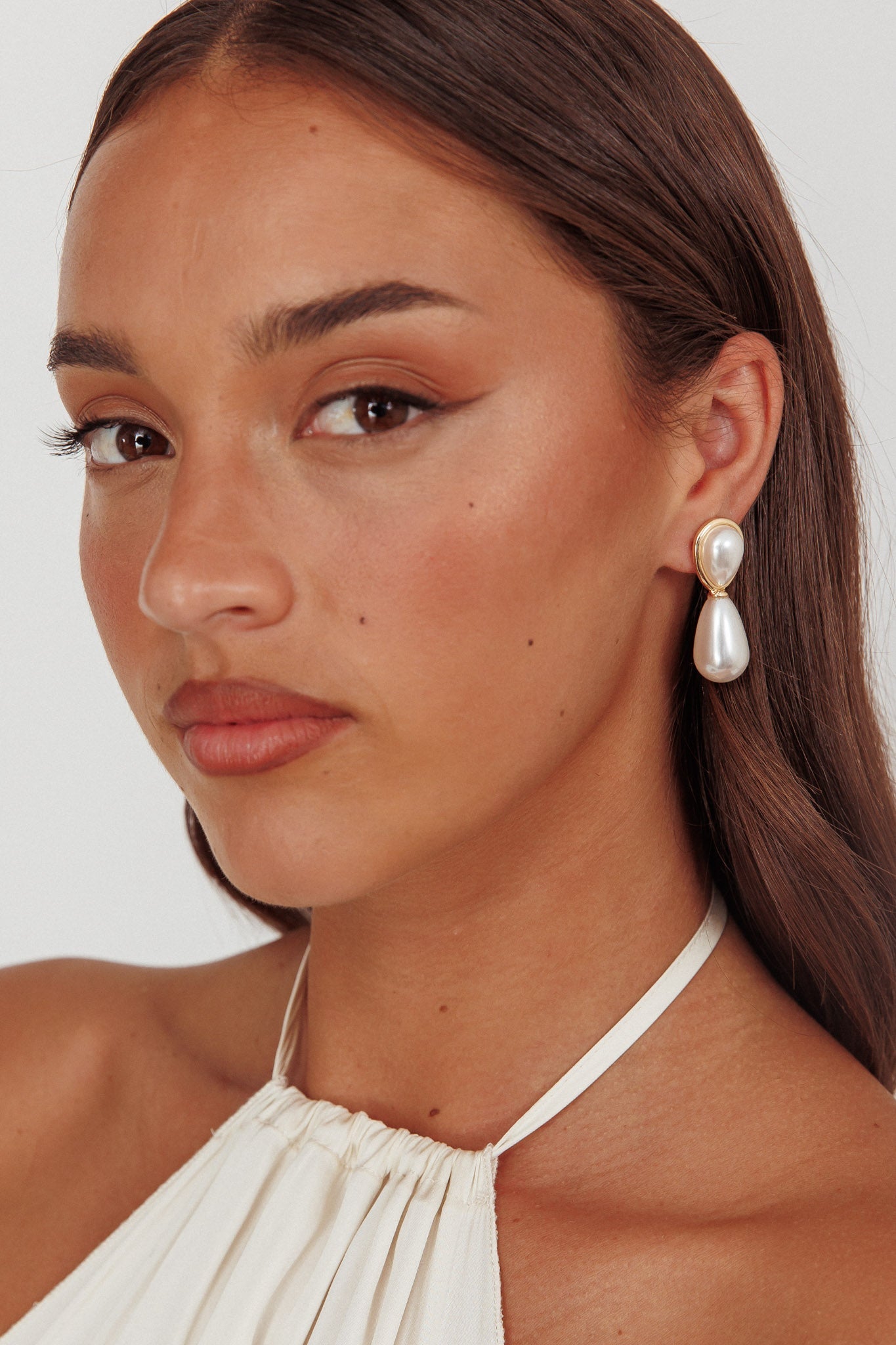 Elizabeth drop earrings in gold and pearl