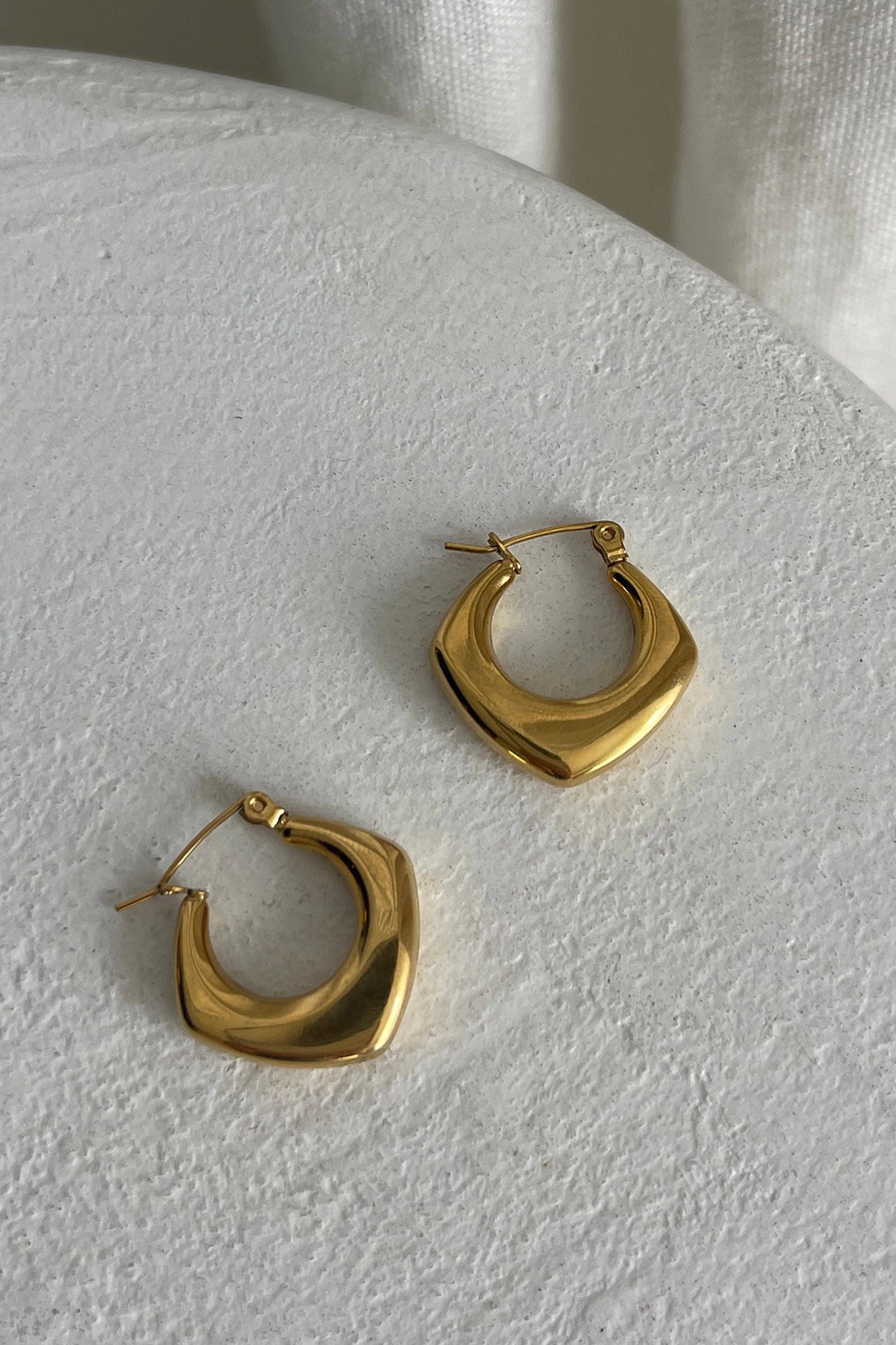 Geometric Huggie Earrings Tilly Gold