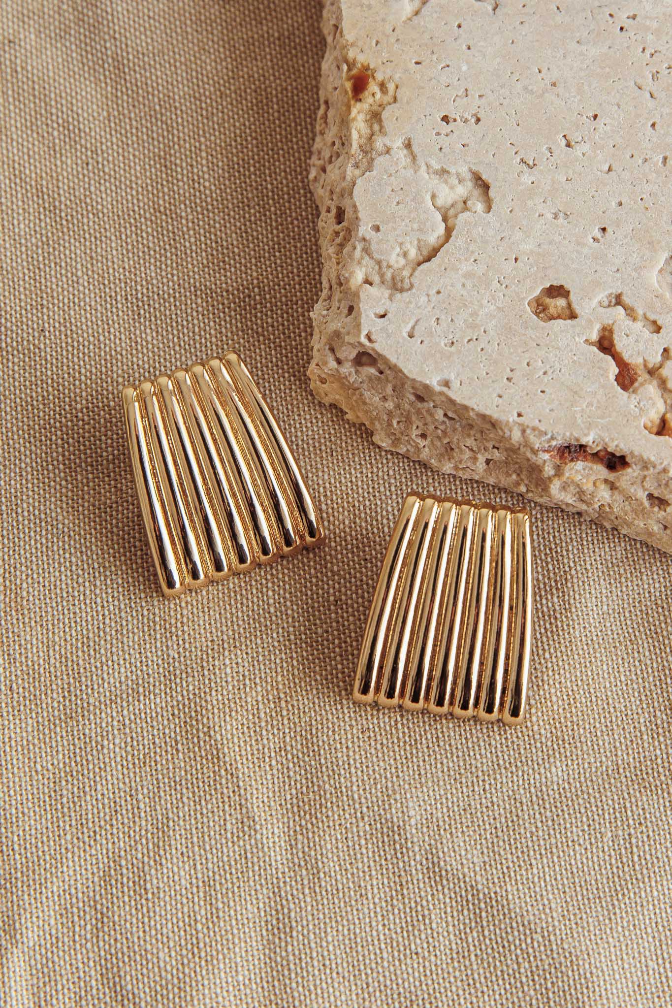 Geometric Ribbed Earrings Parker Gold