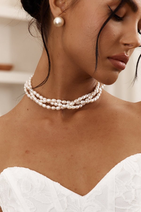 Gwen Crossed Pearl Necklace