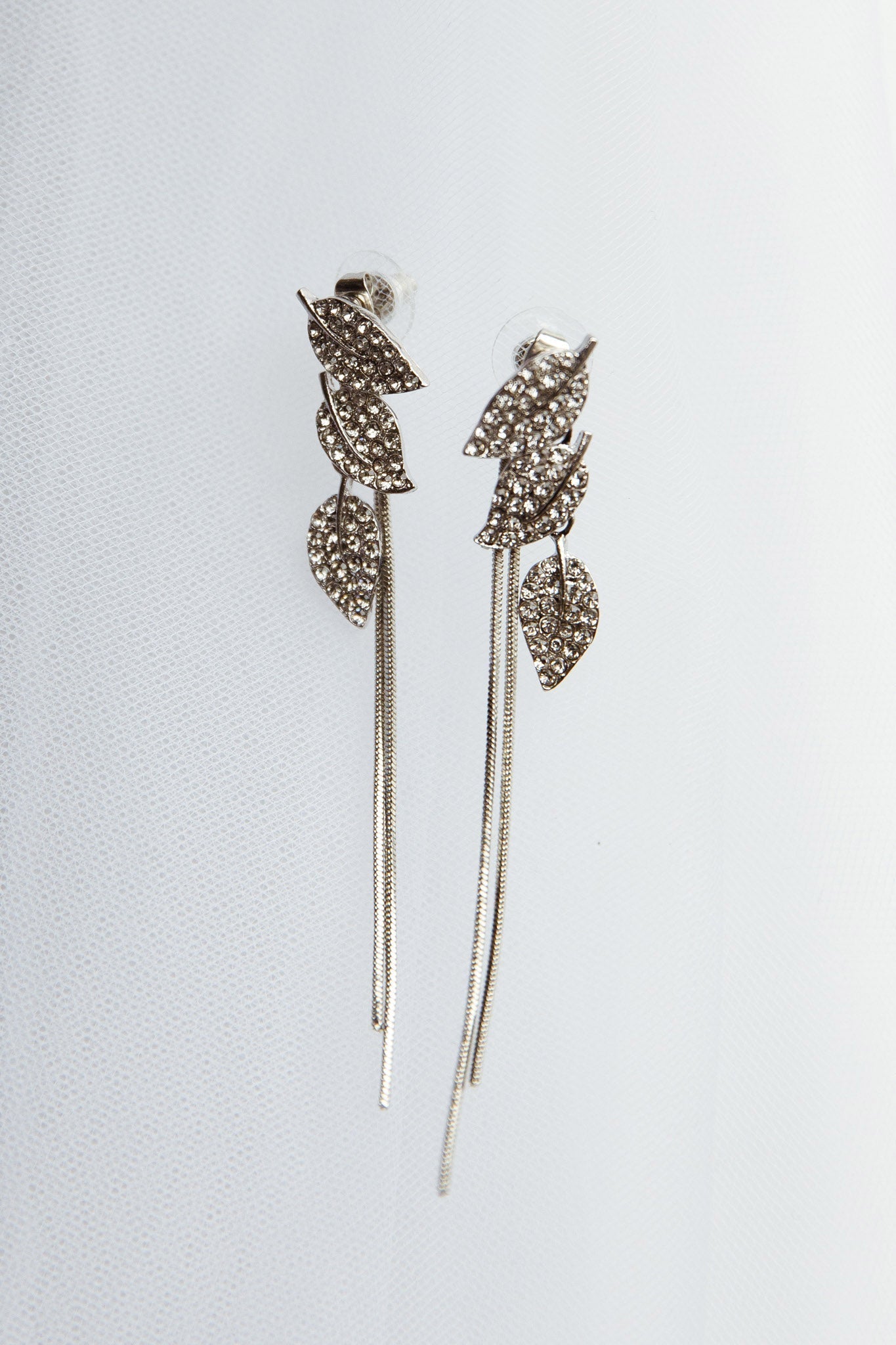 Hanging earrings in the shape of leaf silver zirconia