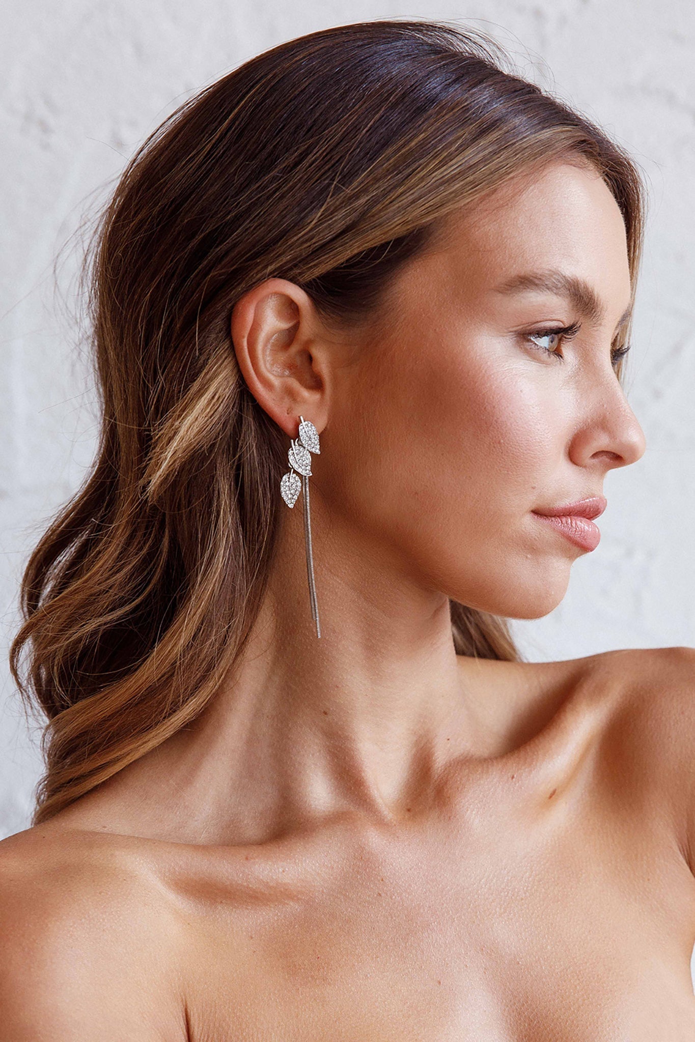 Hanging earrings in the shape of leaf silver zirconia