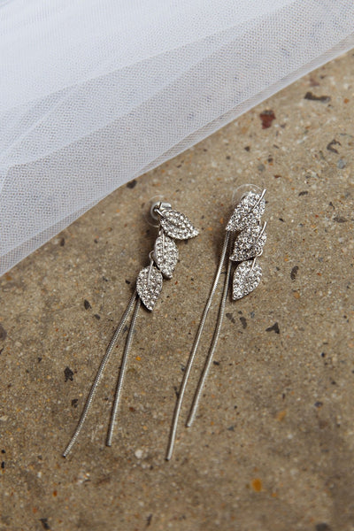 Hanging earrings in the shape of leaf silver zirconia