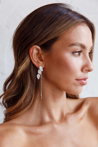 Hanging earrings in the shape of leaf silver zirconia