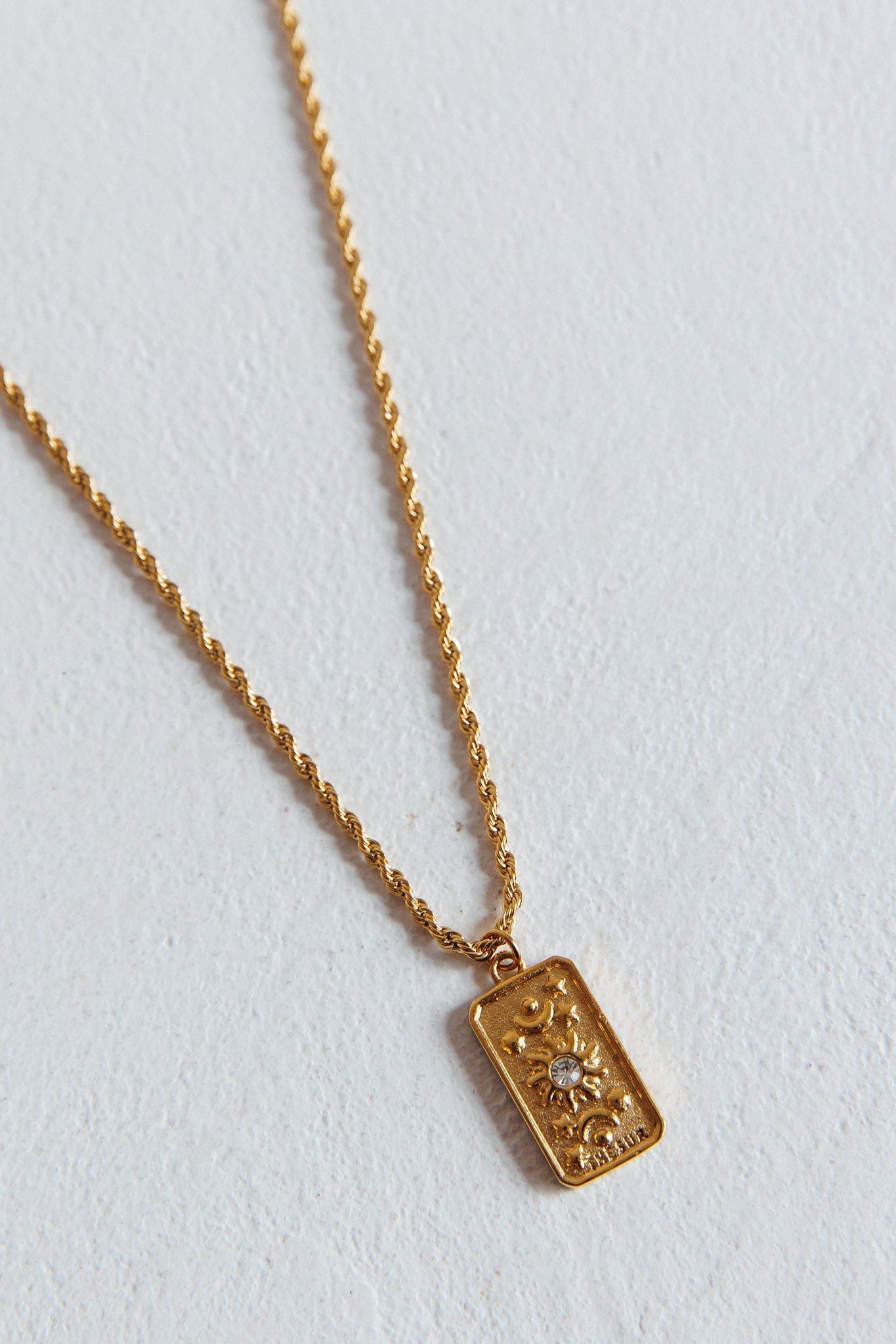 Gold-Coloured Rope Necklace with Pendant
