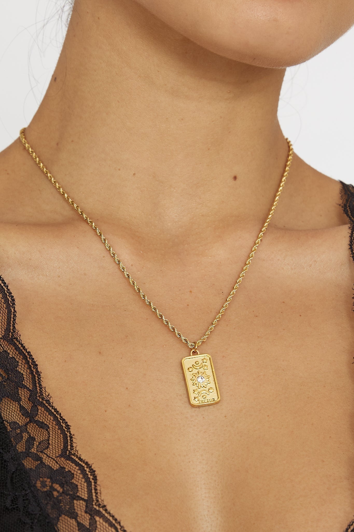 Gold-Coloured Rope Necklace with Pendant