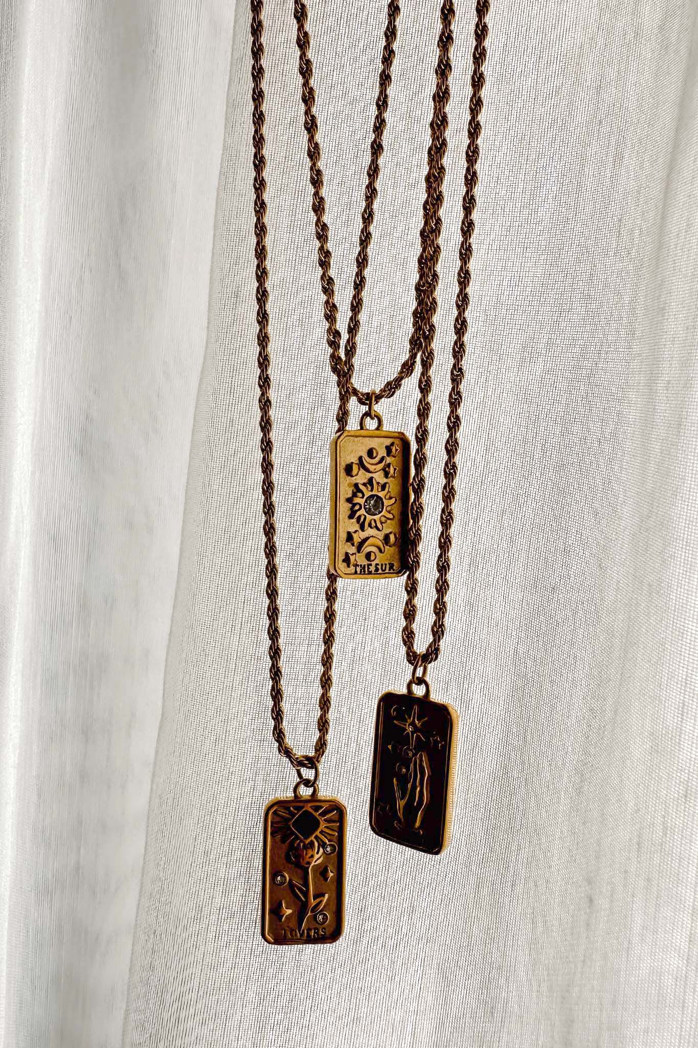 Gold-Coloured Rope Necklace with Pendant
