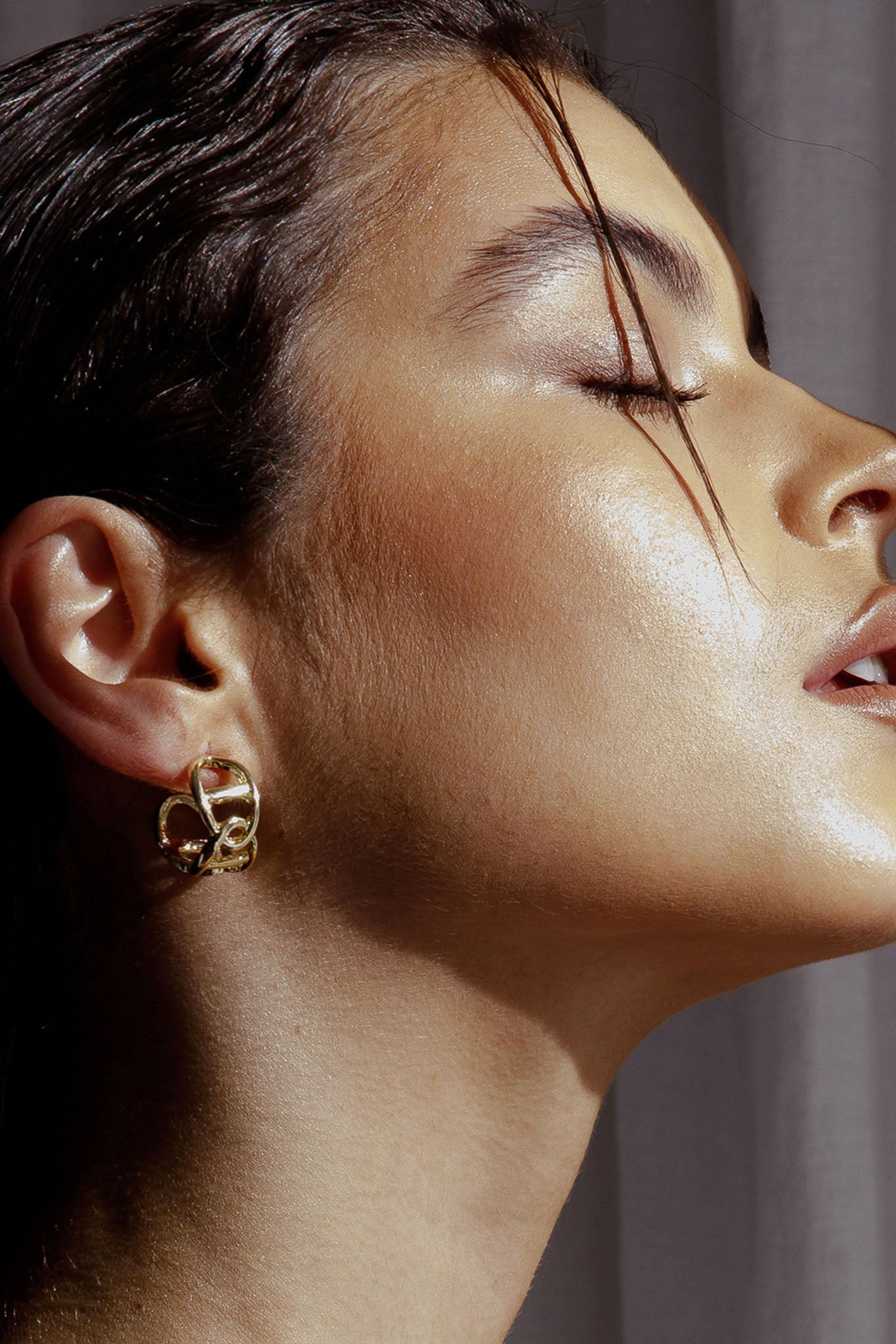 Small Knot Earrings in Chain Design Knox Gold