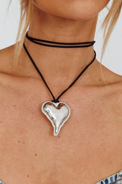 Short Corazon Necklace in Silver