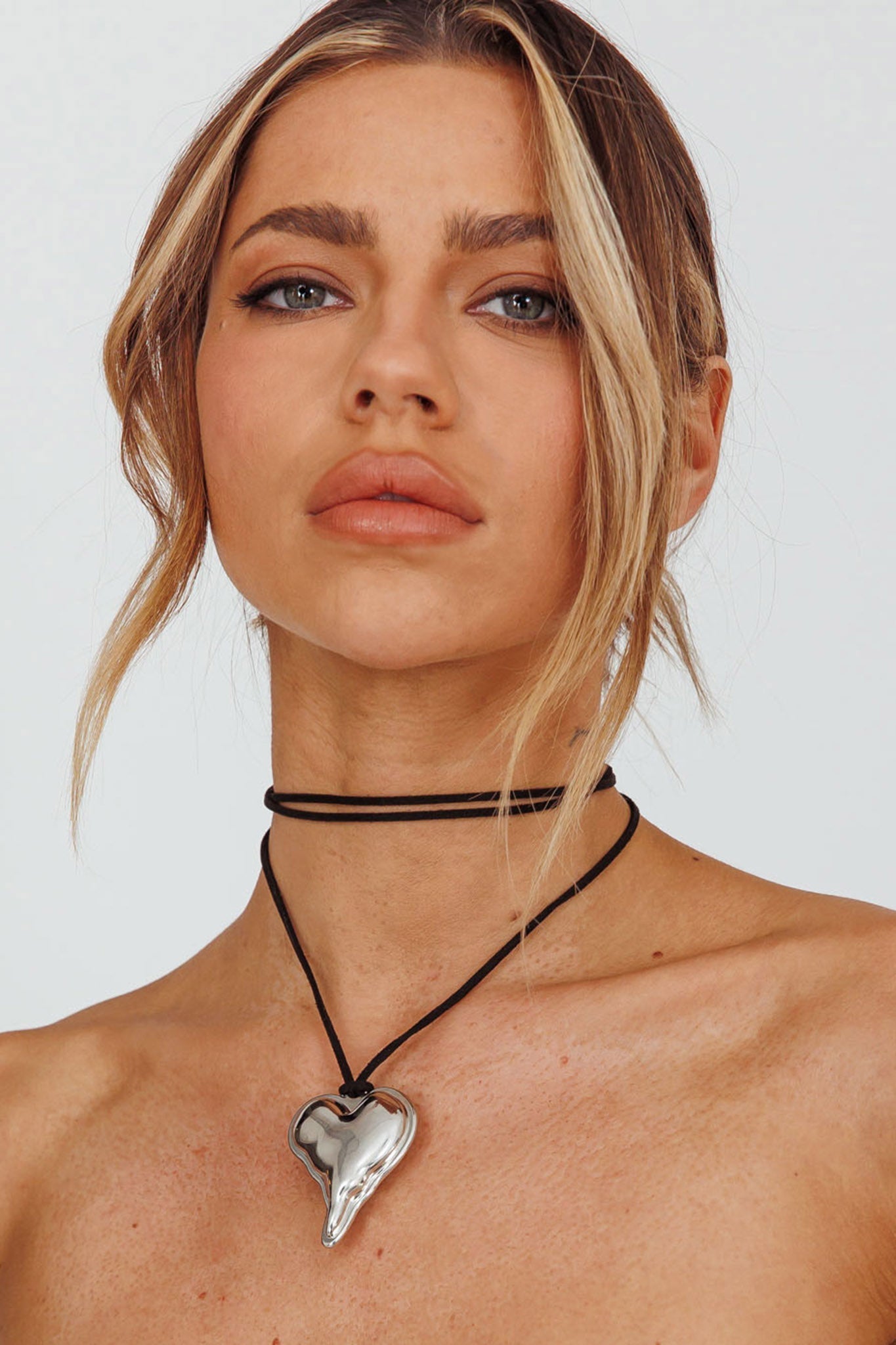 Short Corazon Necklace in Silver