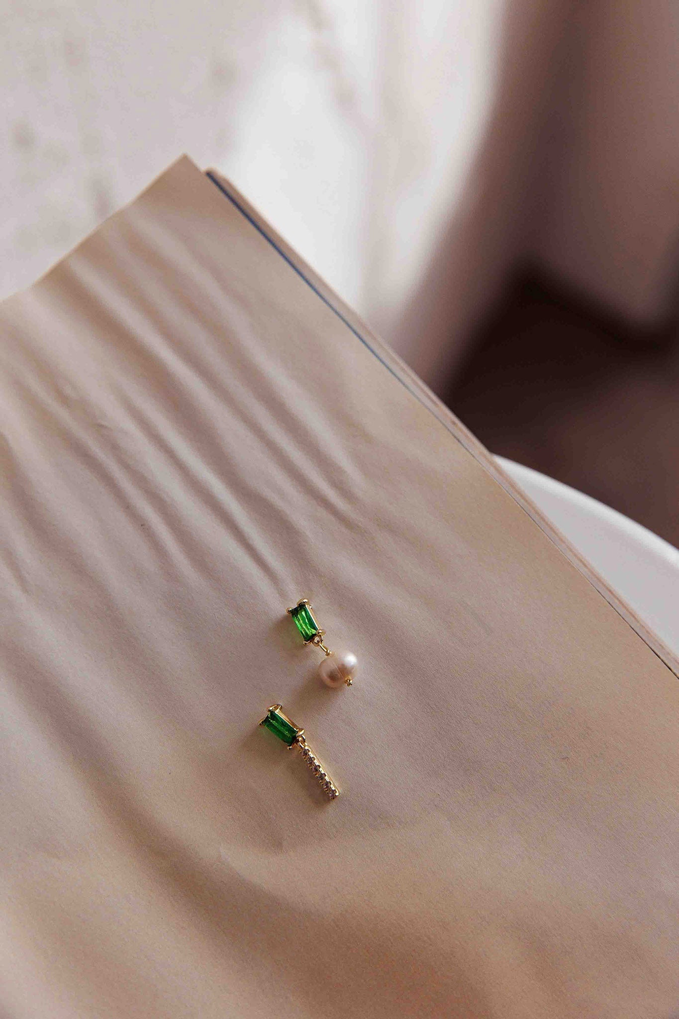 Gold Earrings with Gem and Irish Pearl