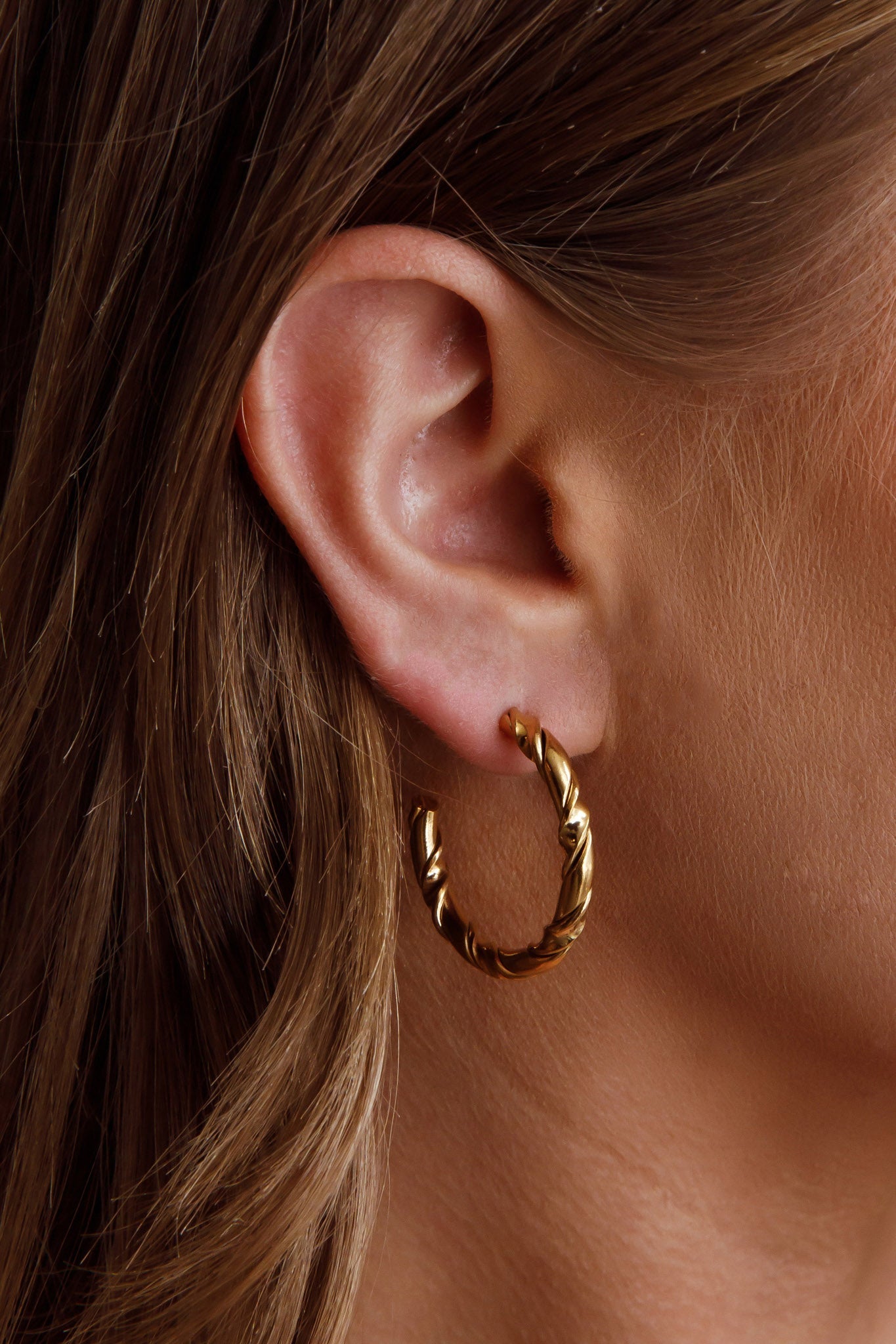 Open hoop earrings Rachmaninov in gold