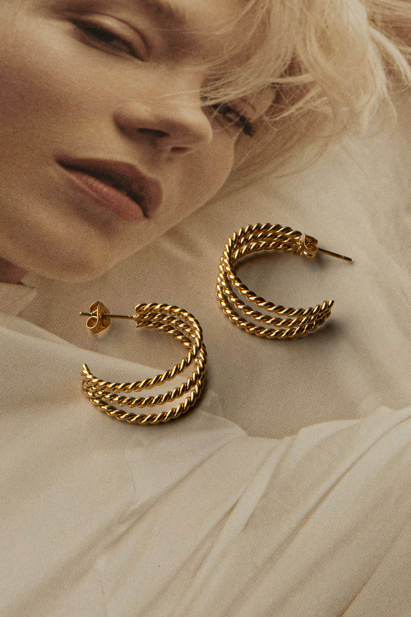 Open triple hoop earrings San Francisco in gold