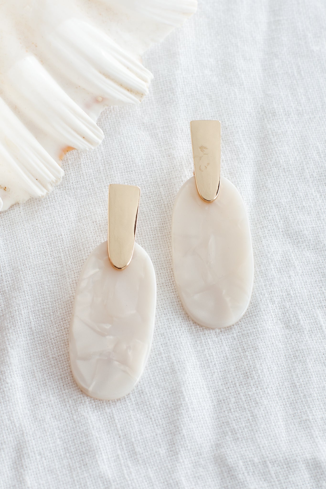Oval Acrylic Earrings Raquel Oyster
