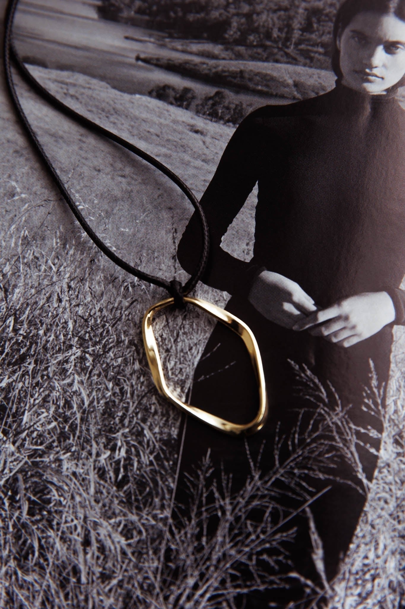 Oval Cassie Gold Pendant Necklace