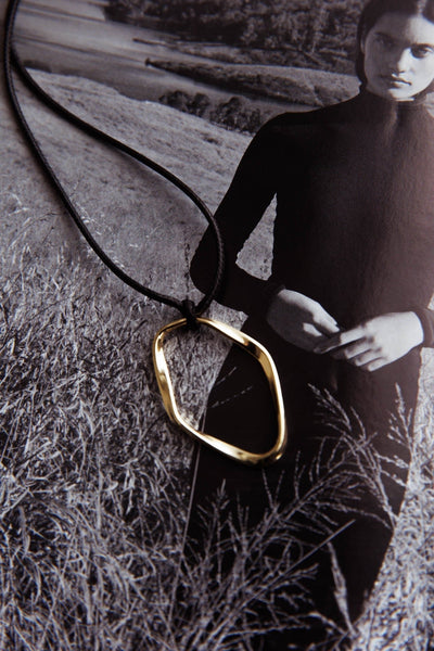 Oval Cassie Gold Pendant Necklace