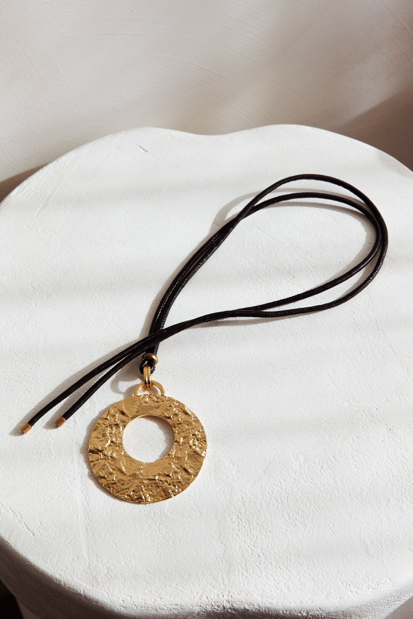 Round Texture Hometown Gold Pendant Necklace