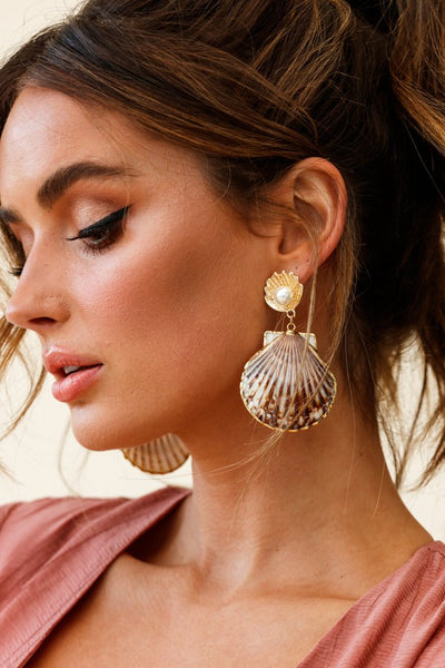 Shell earrings with Bora Bora pearls