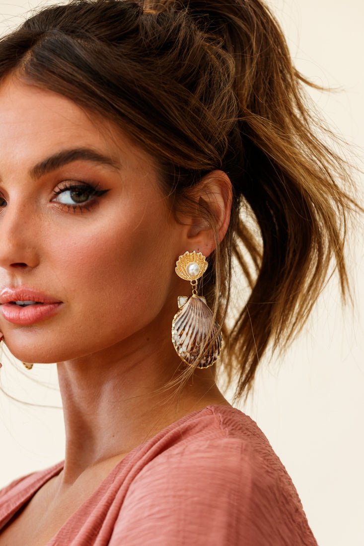Shell earrings with Bora Bora pearls